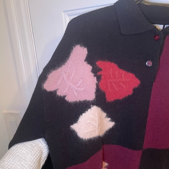 Vintage Red and Black Crew Neck Sweater with Unique Design - Picture 3 of 8